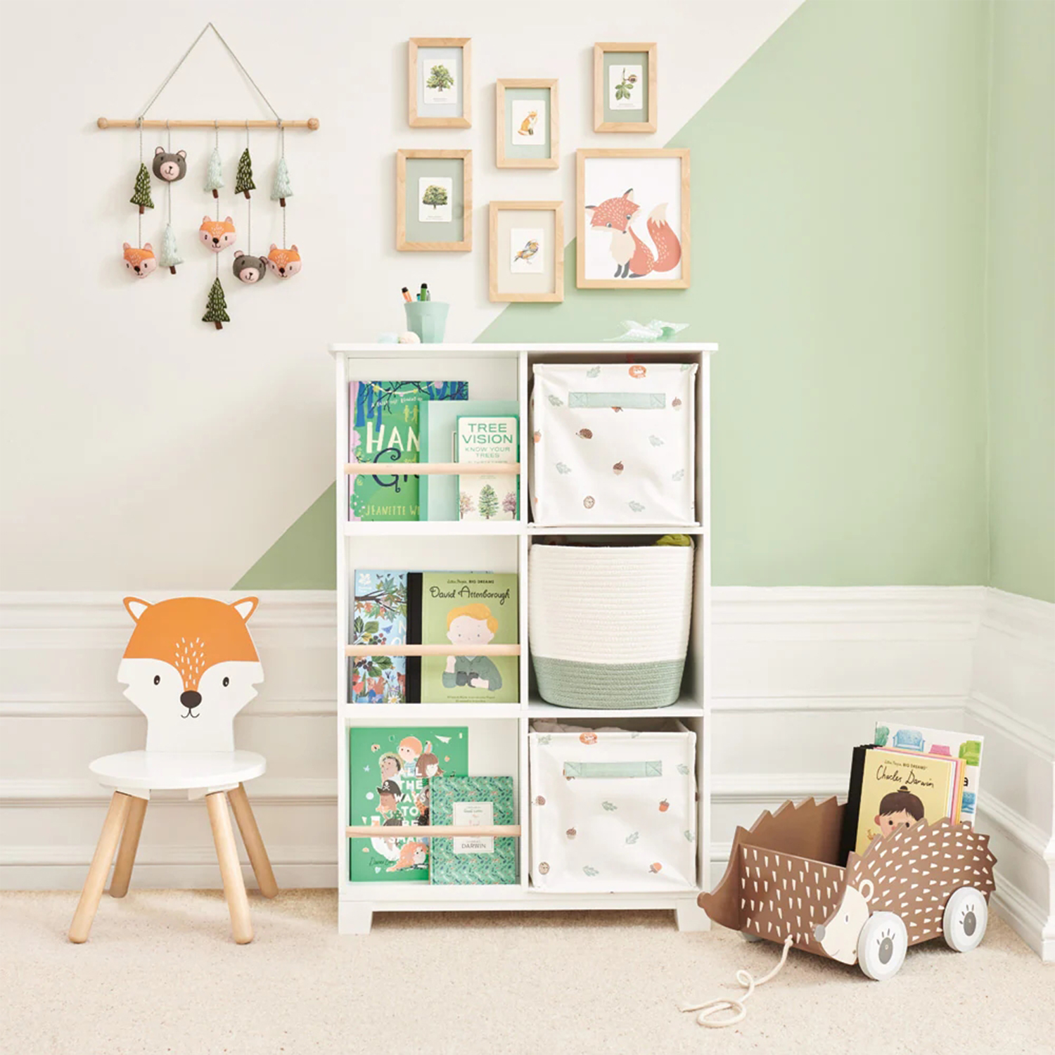 wf010 Wonderland Bookcase